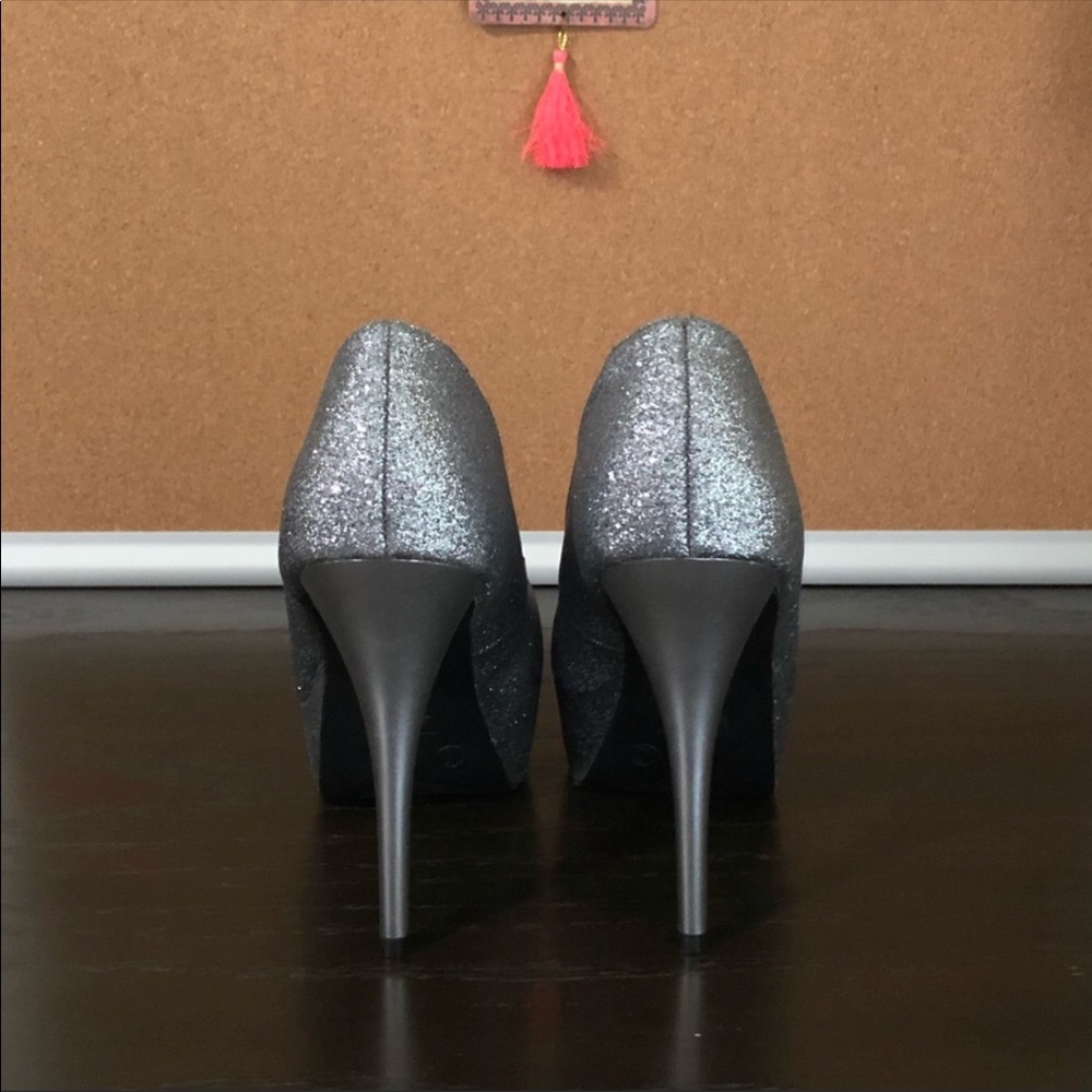 EVA & ZOE Silver Glitter Heels - Picture 4 of 6
